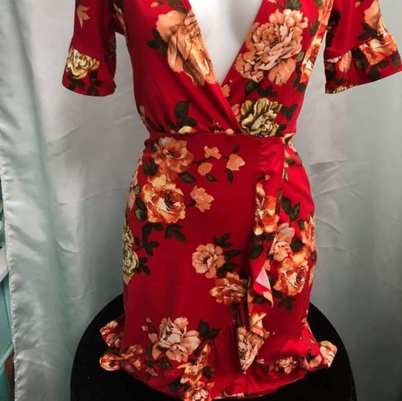 New medium dress - Picture 2 of 2